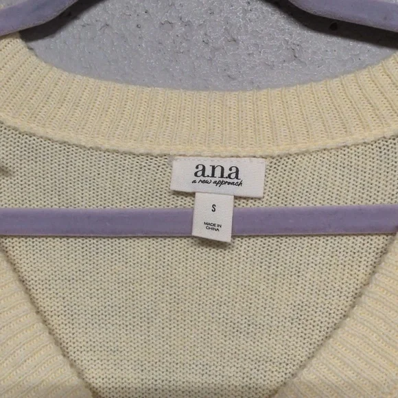 a.n.a Women's Butter Yellow V-Neck Sweater Loose Fit Size Small NWOT, Soft Girl - Picture 2 of 5